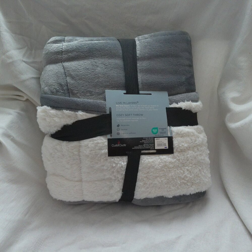 CuddlDuds Cozy Soft Throw Grey White 50 x 60 Reversible NEW - Picture 5 of 6